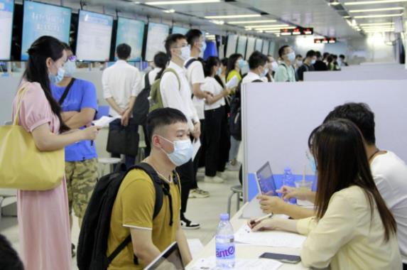 粤港澳大湾区毕业生国企专场招聘会成功举办